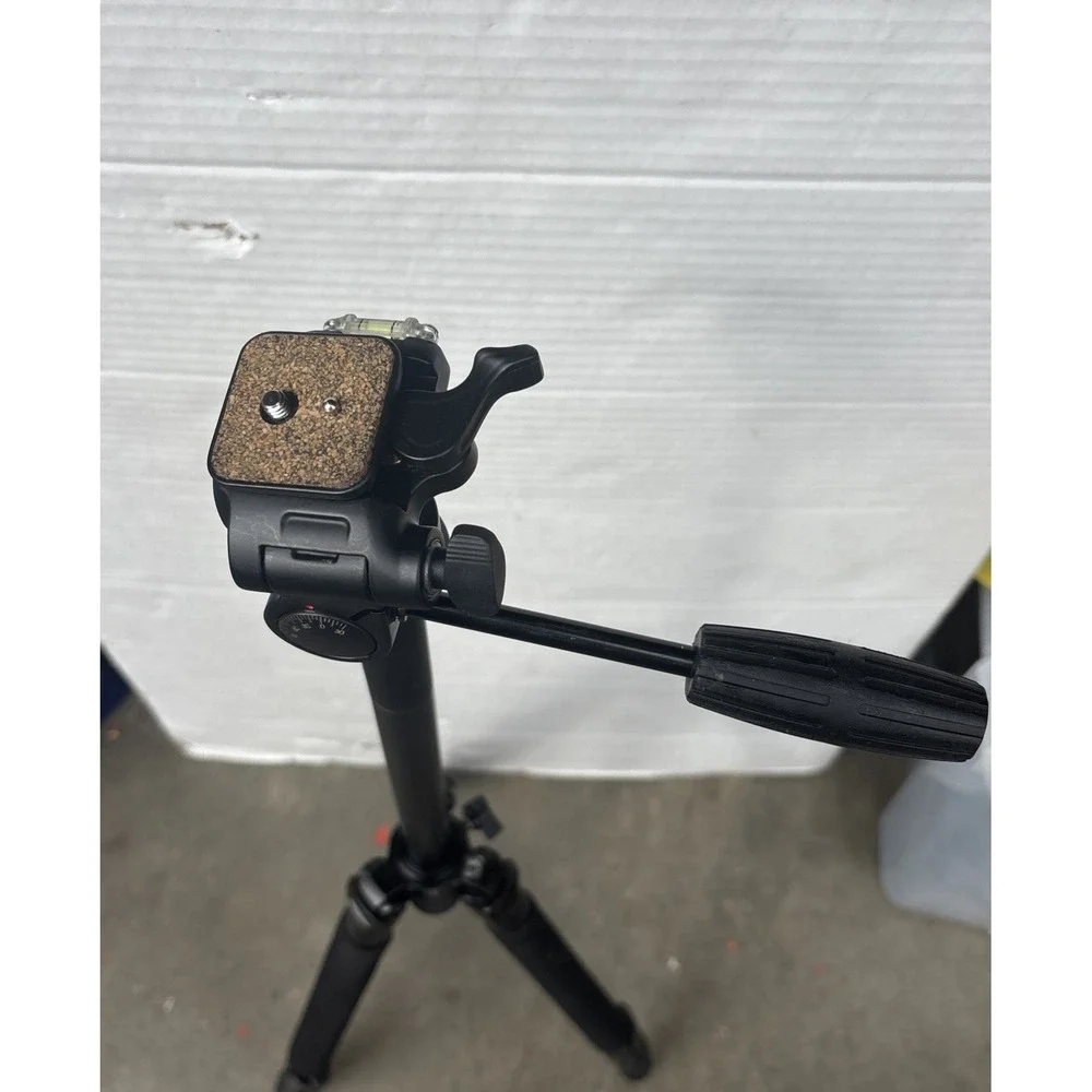 Bell + Howell Xplor 40 Tripod - Bubble Level Indicator All Legs Move Smoothly